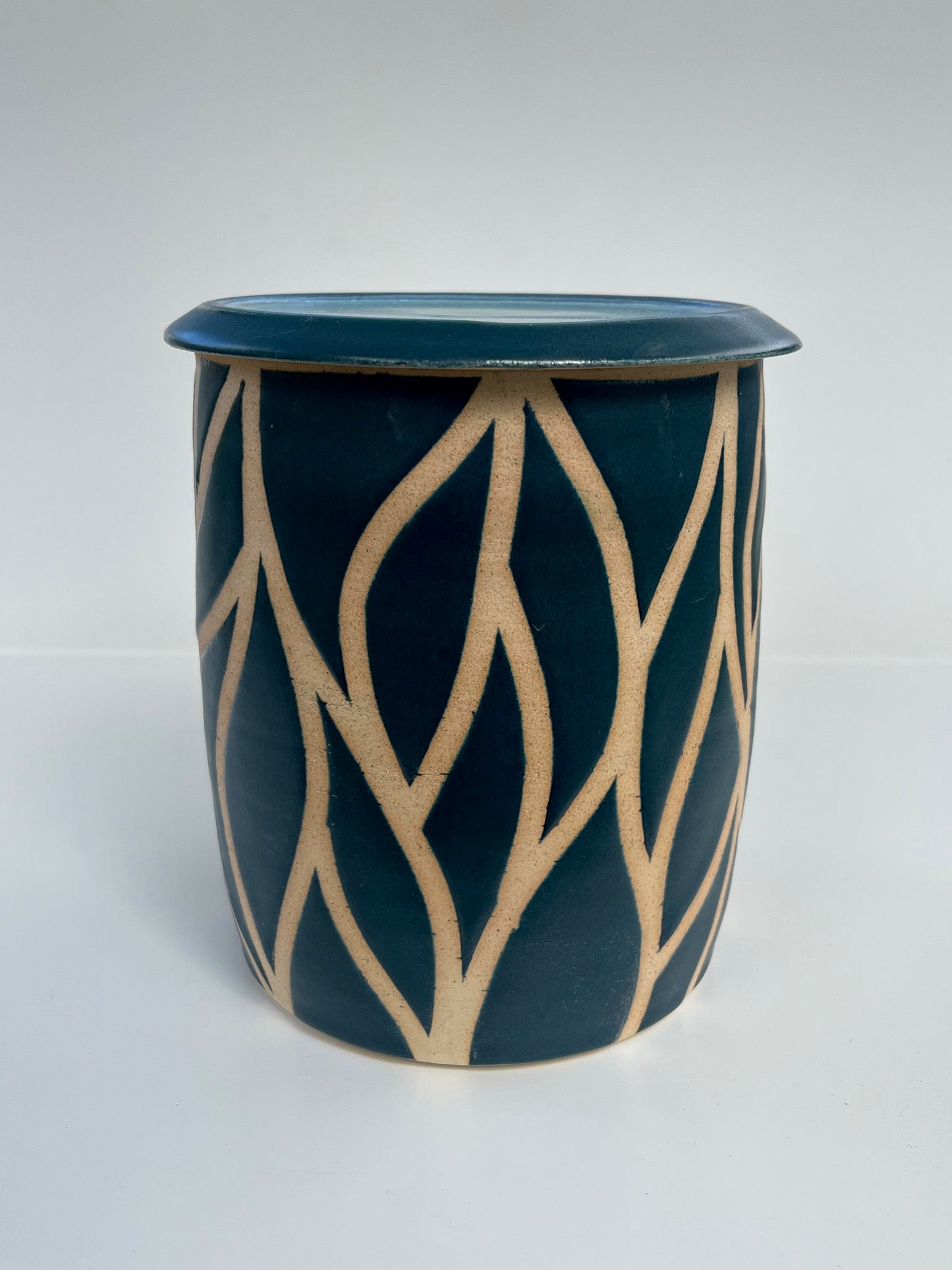 lidded wave jar